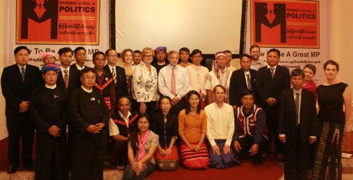 Myanmarin politiikkakoulun monipuoluekoulutus